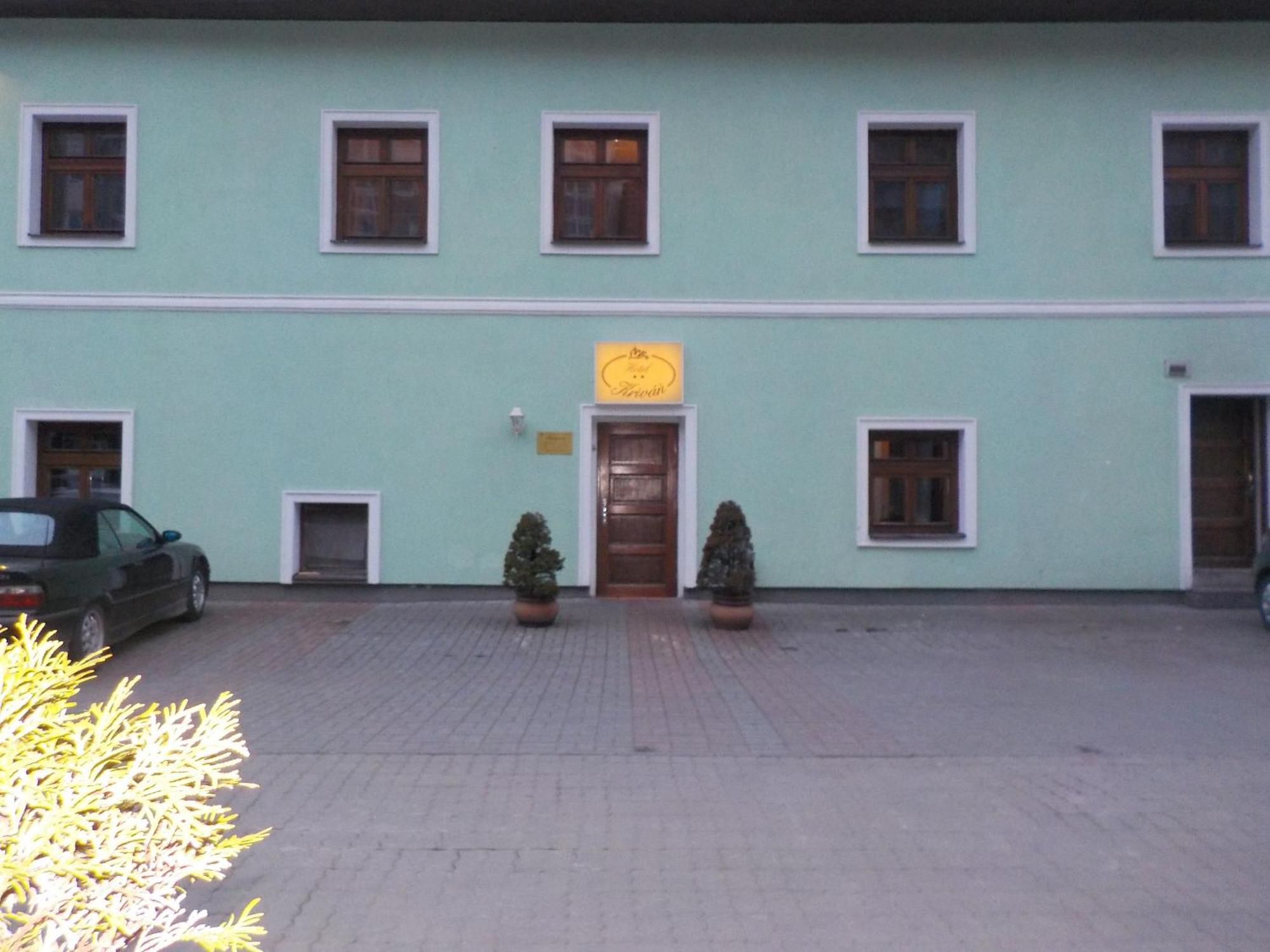 Hotel Krivan Kysucke Nove Mesto Экстерьер фото